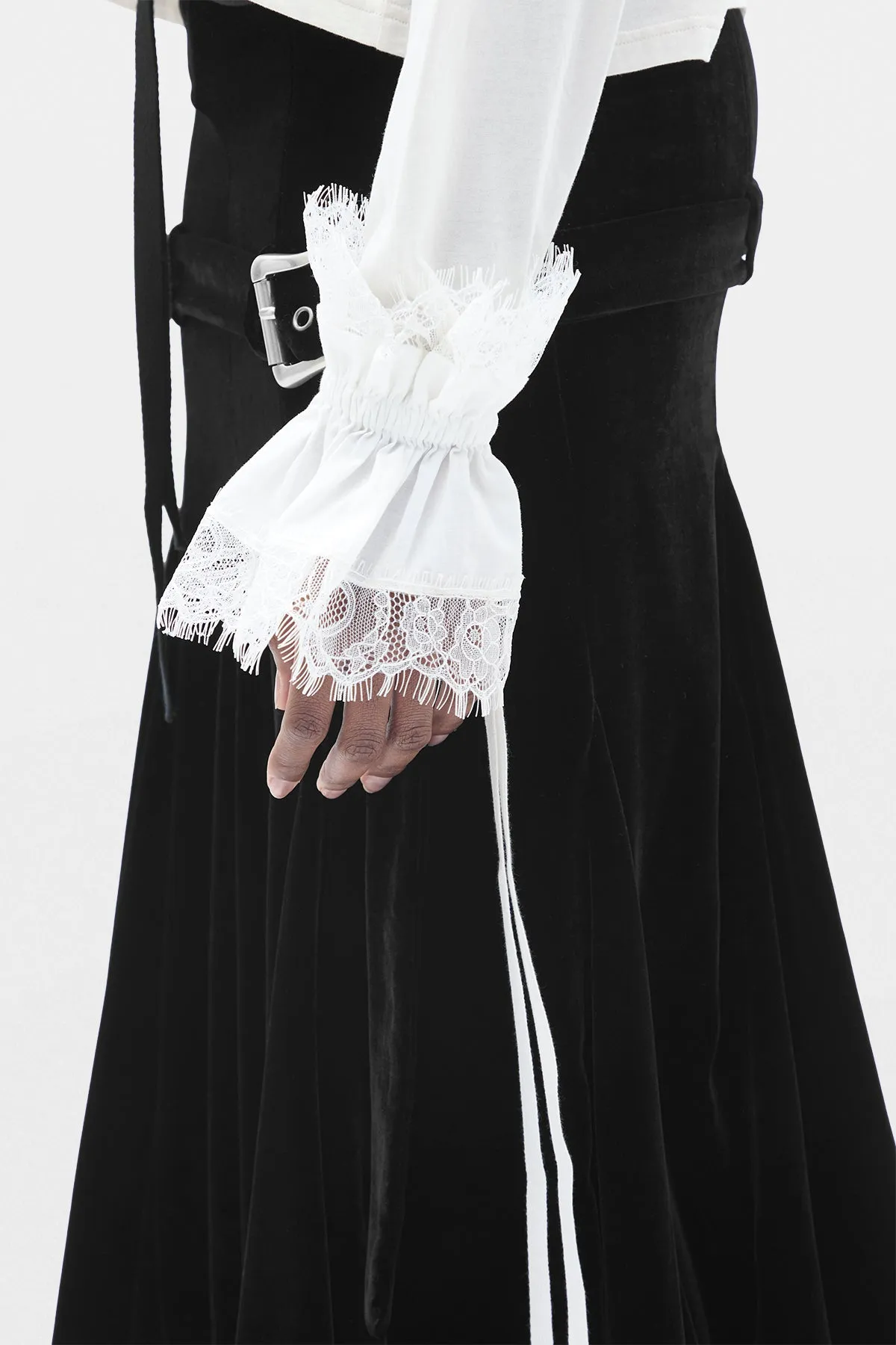 Birte Cuffs with Lace Ruffles sold by Ann Demeulemeester product image thumbnail 5