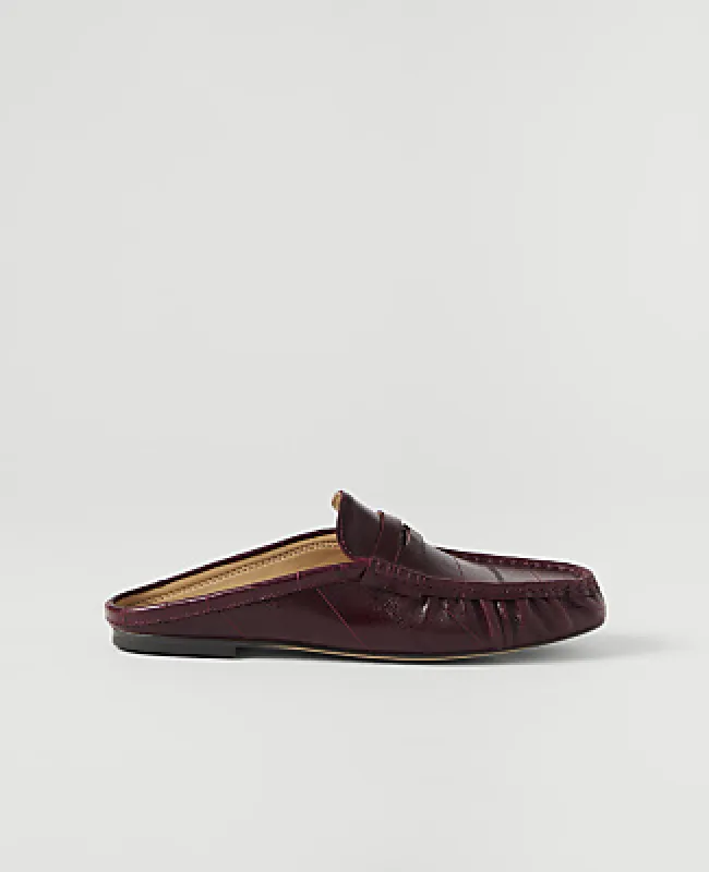 Ann Taylor Weekend Leather Loafer Slide made by Ann Taylor