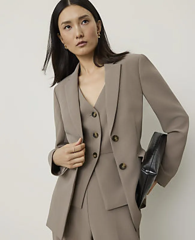 Ann Taylor The Petite Greenwich Blazer in Textured Crepe made by Ann Taylor