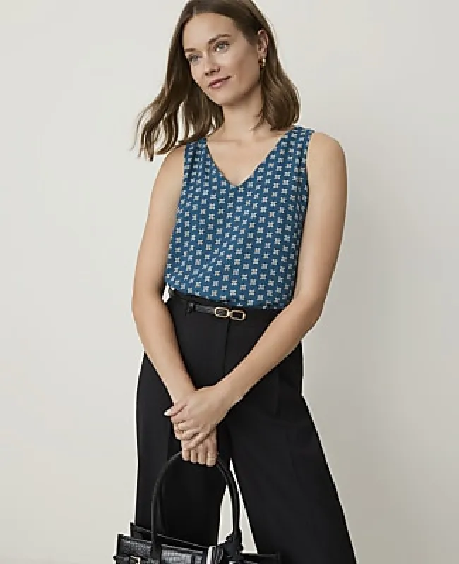 Ann Taylor Petite Floral Mixed Media V-Neck Shell Top made by Ann Taylor