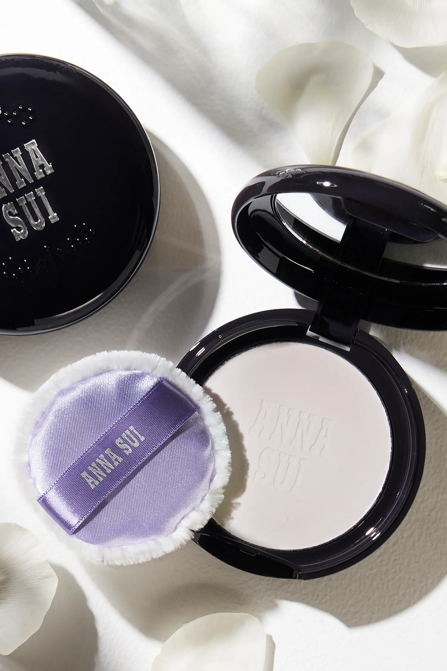 Brightening Powder Compact sold by Anna Sui product image thumbnail 2