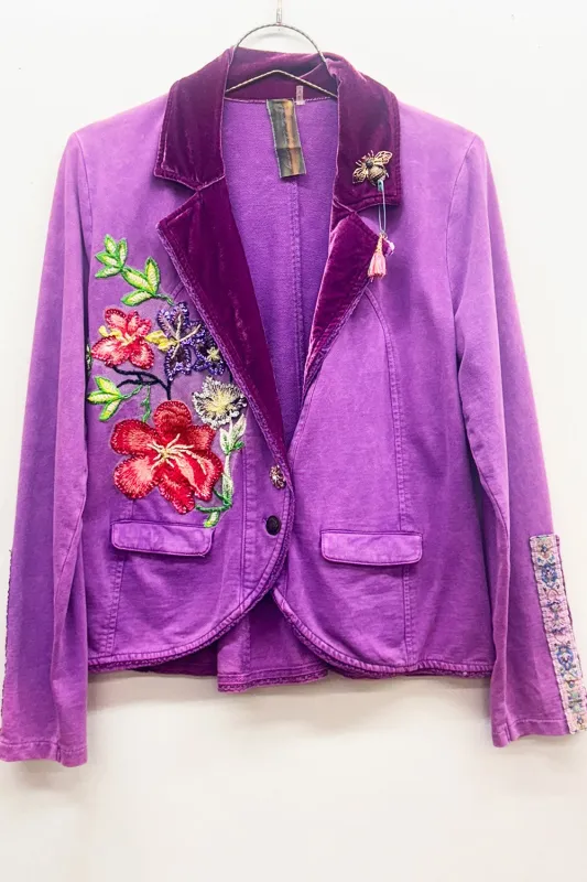 Colonel Jacket sold by Aratta