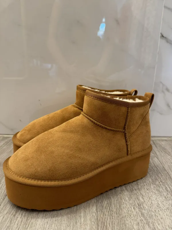 Classic Platform Fall Boot | BT17 sold by Artizan