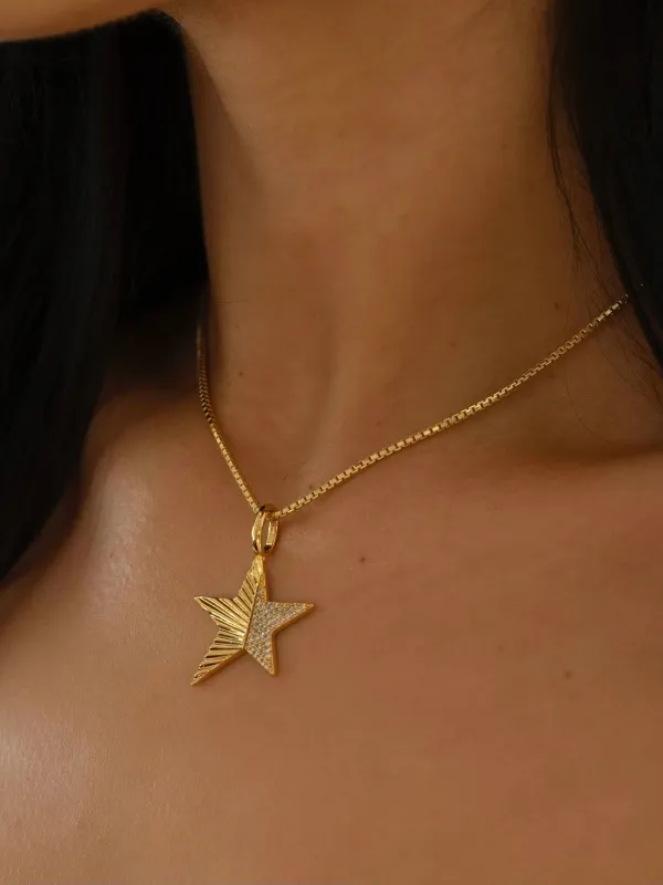 Belle Chain Box Necklace made by Artizan