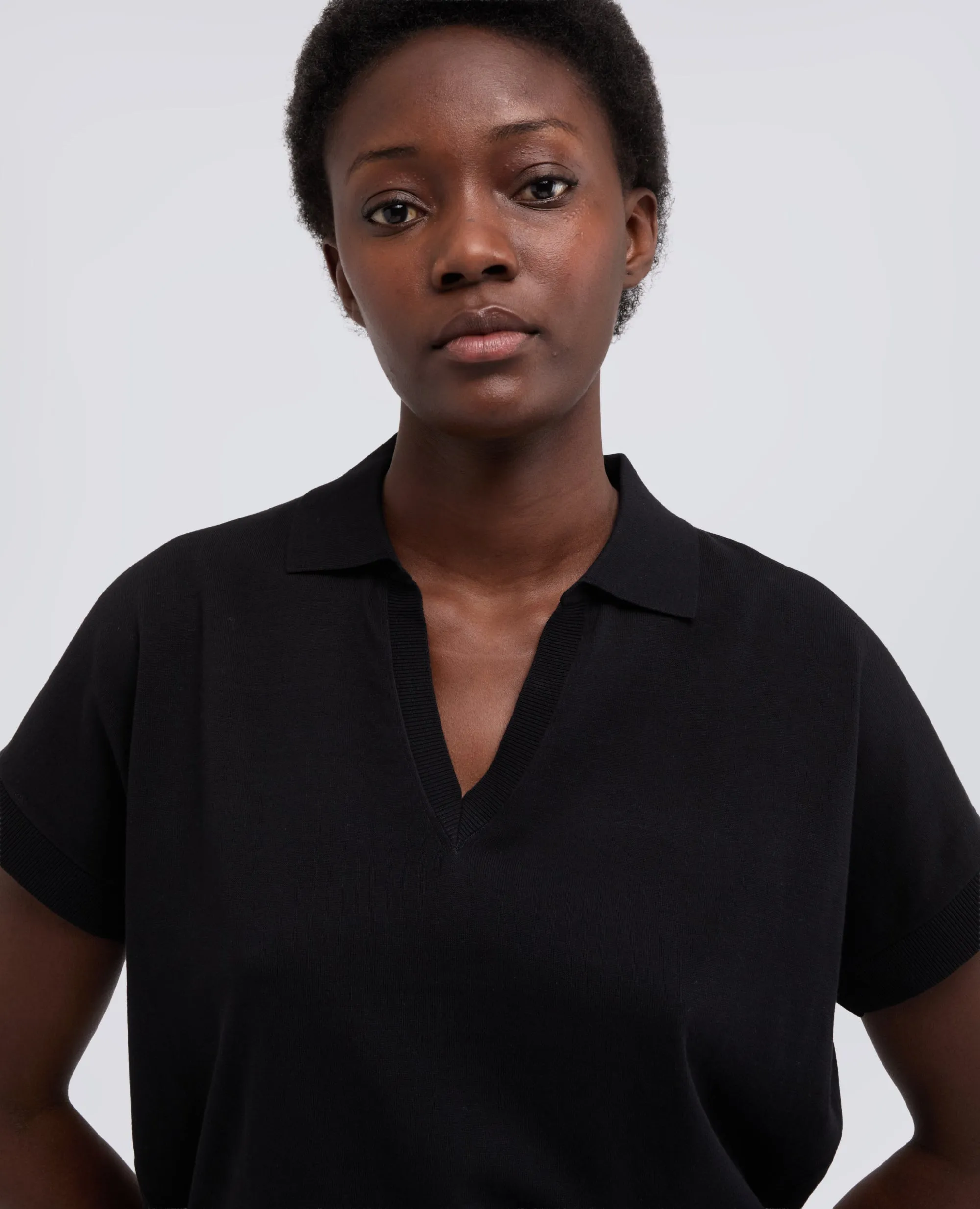 MAGLIA SCOLLO A V CON COLLETTO IN FILATO DI PURO COTONE - NERO sold by Aspesi product image thumbnail 4