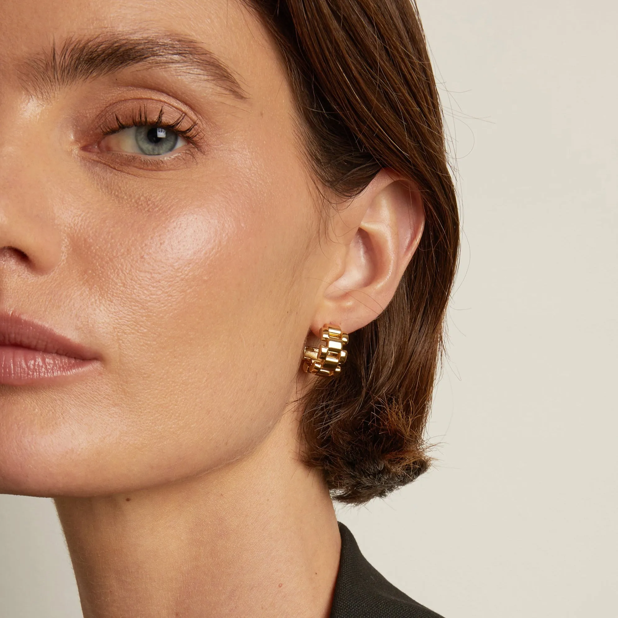 Panther Chain Link Hoop Earrings sold by Aurate product image thumbnail 3