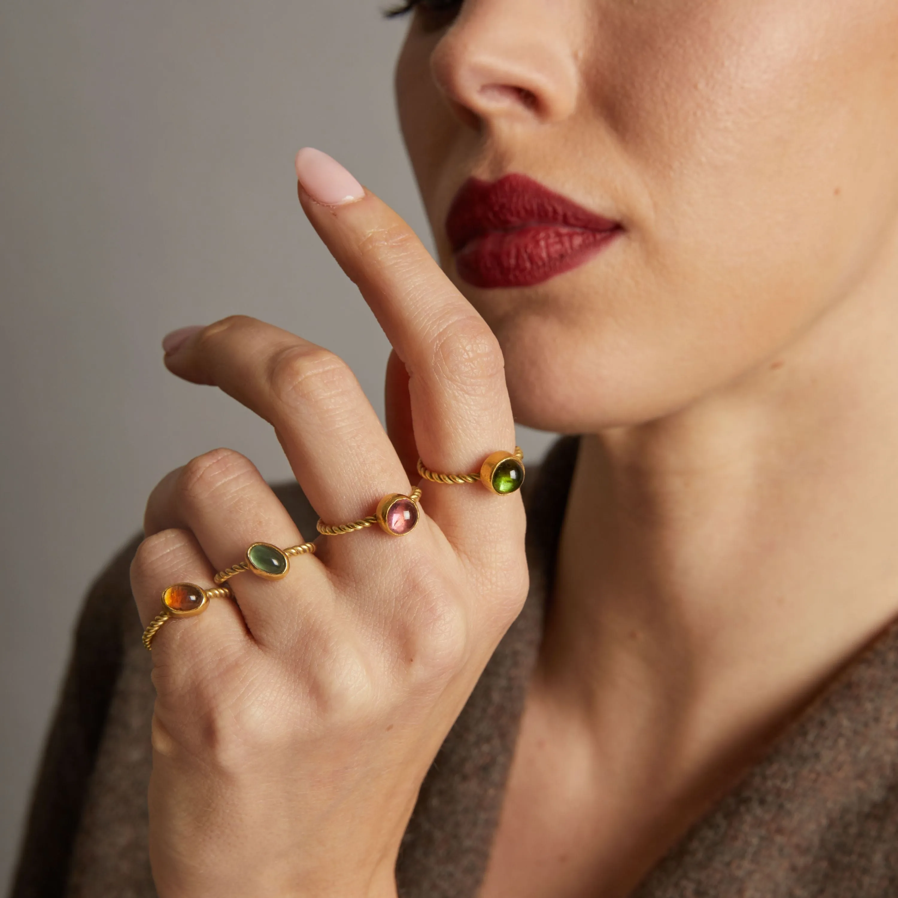 Vintage Oval Green Tourmaline Gold Ring sold by Aurate product image thumbnail 5