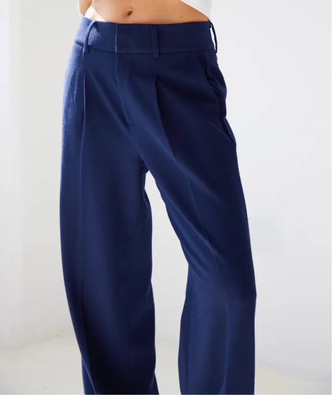 The Headliner (Final Sale) sold by AYR