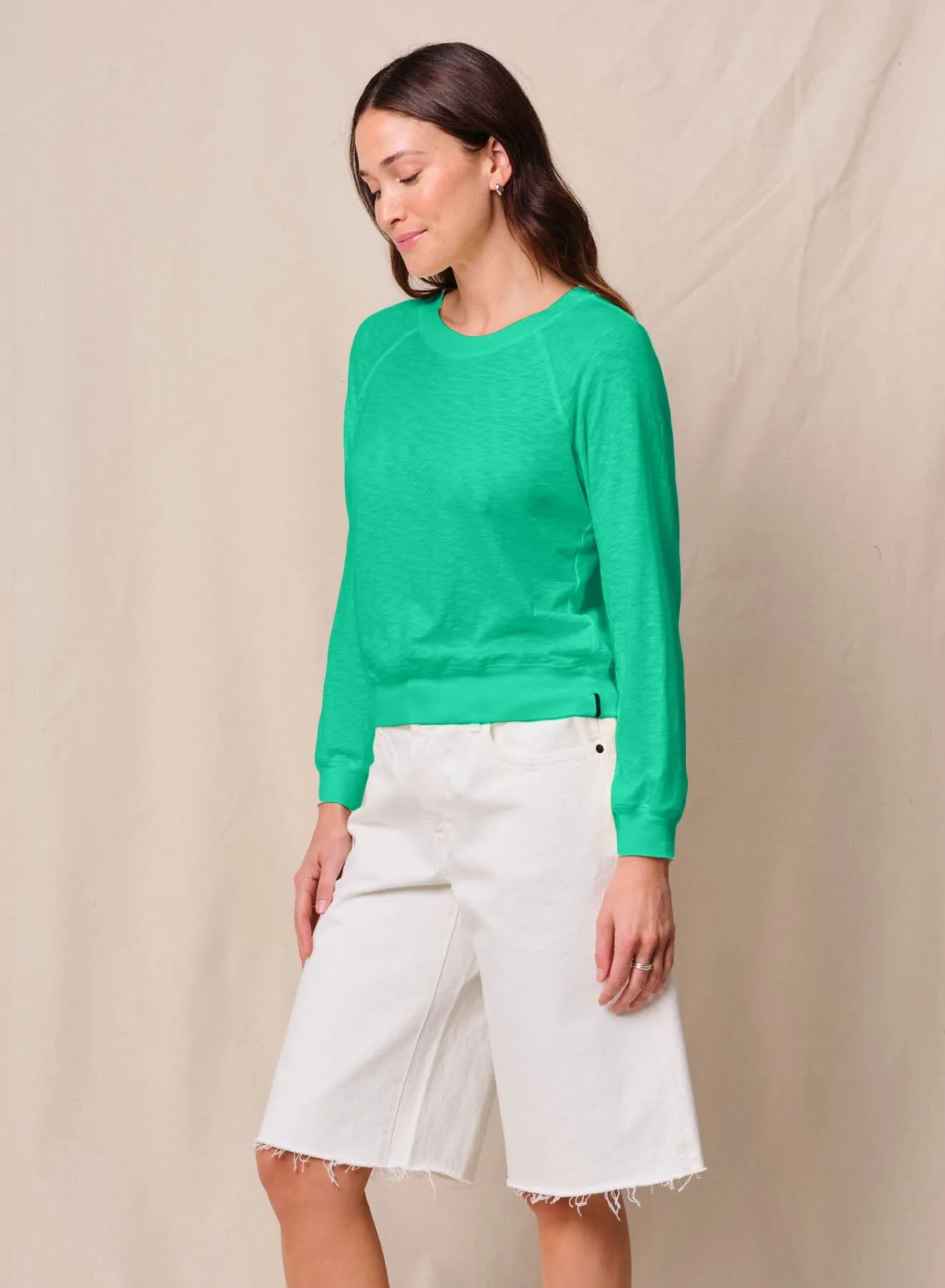 Supima Slub Jersey Raglan Sweatshirt Tee in Kelly Green sold by Bailey 44 product image thumbnail 3