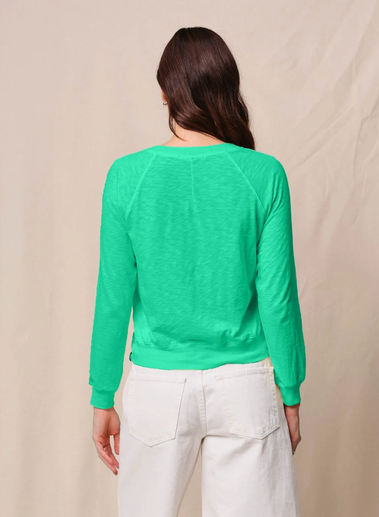 Supima Slub Jersey Raglan Sweatshirt Tee in Kelly Green sold by Bailey 44 product image thumbnail 4