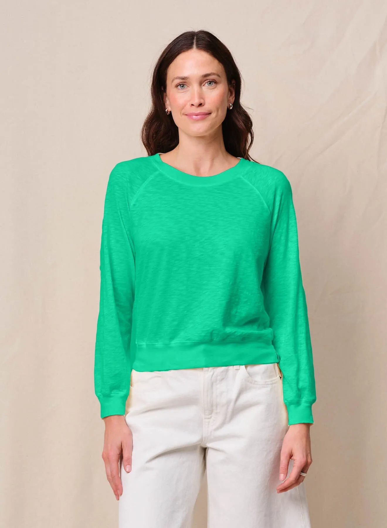 Supima Slub Jersey Raglan Sweatshirt Tee in Kelly Green sold by Bailey 44 product image thumbnail 2