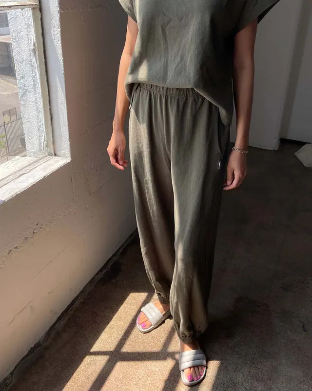 Balloon Pants - Olive Green made by Le Bon Shoppe