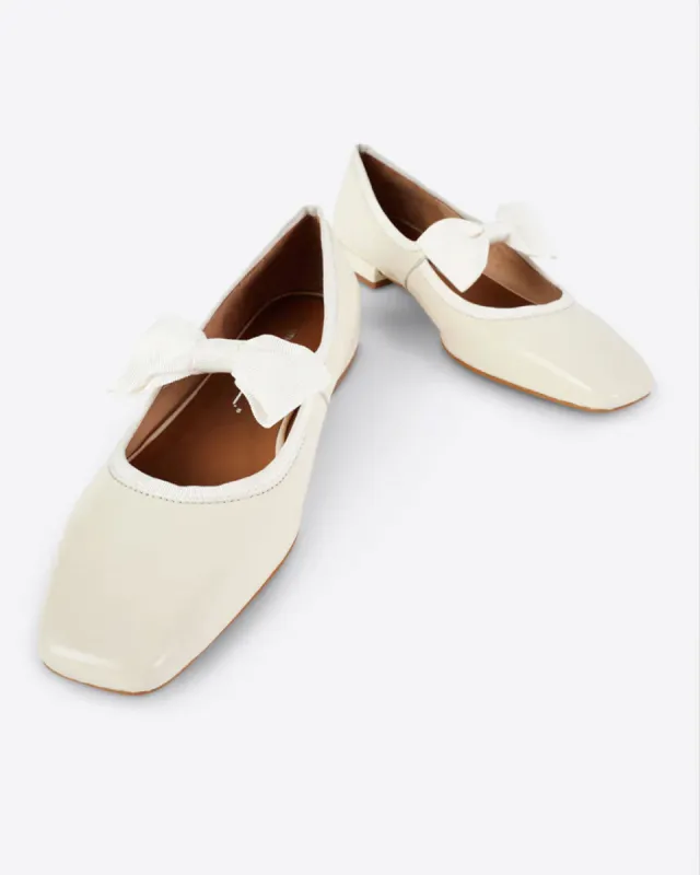 London Mary Jane - Creme sold by ban.do