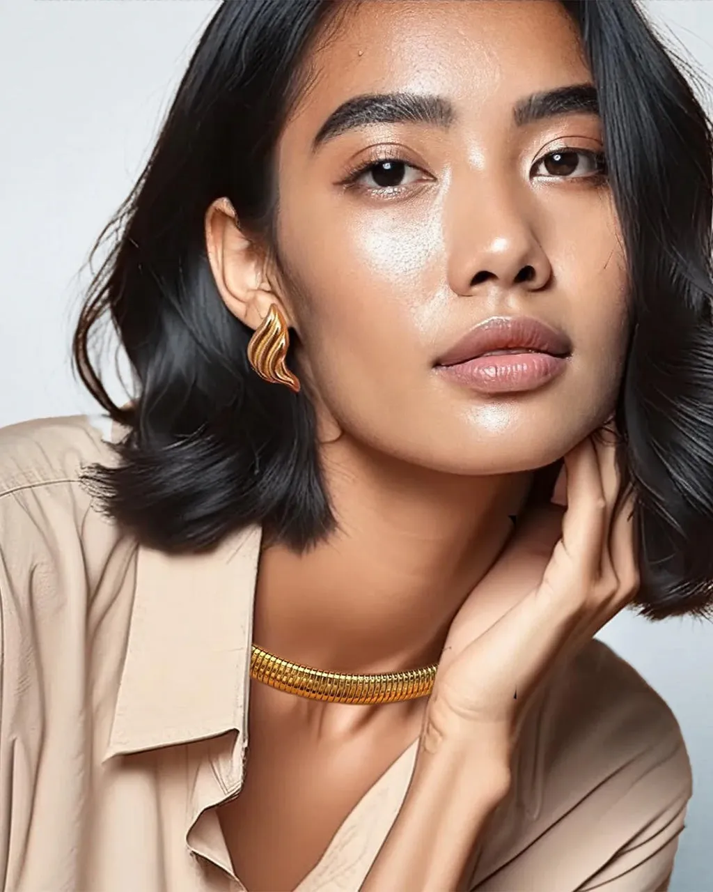 Gianni Earrings - Gold sold by ban.do product image thumbnail 2