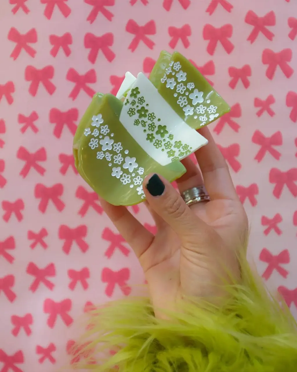 Retro Bowls Hair Claw sold by ban.do product image thumbnail 3