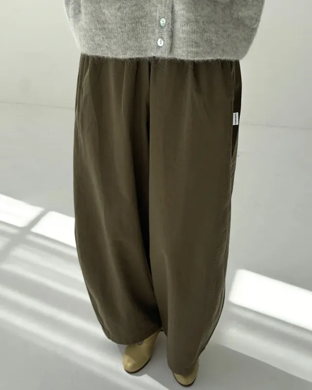 Parachute Pants - Olive sold by ban.do