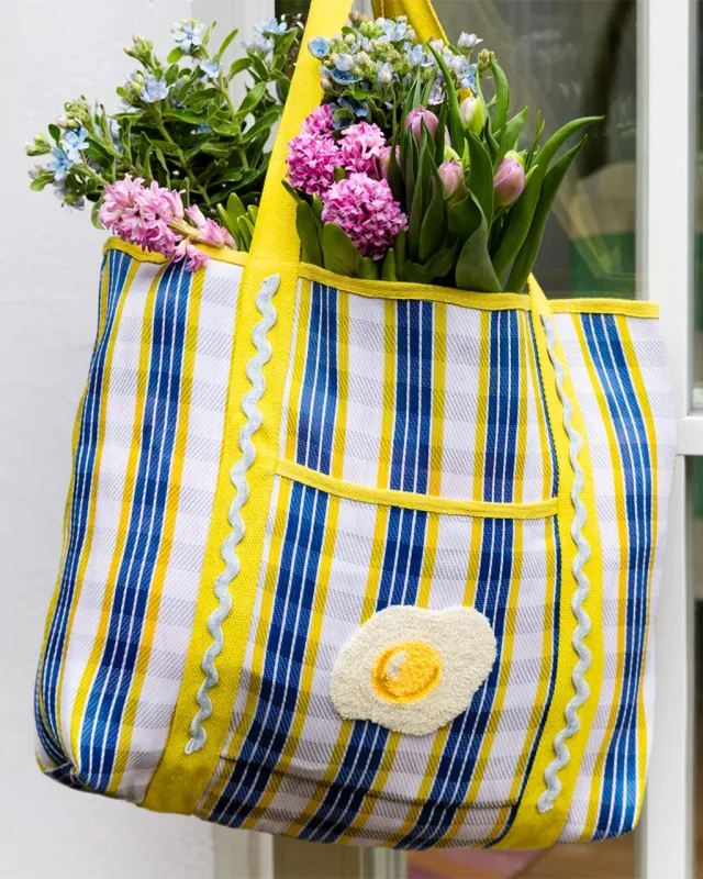 Bon Appétit Recycled Plastic Tote Bag - Egg made by ban.do