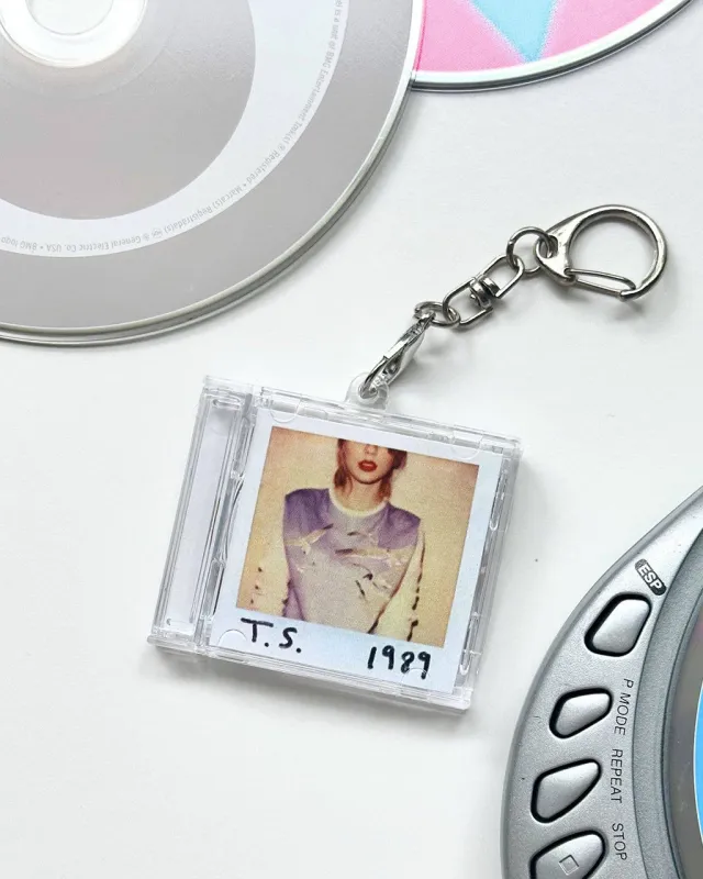 'Hit Clips' Mini CD Case Keychain - Taylor Swift - Blank Space made by ban.do