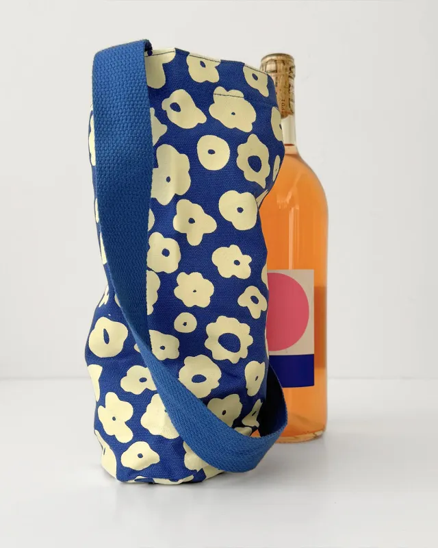 Celeste Wine Tote - White + Cobalt made by ban.do