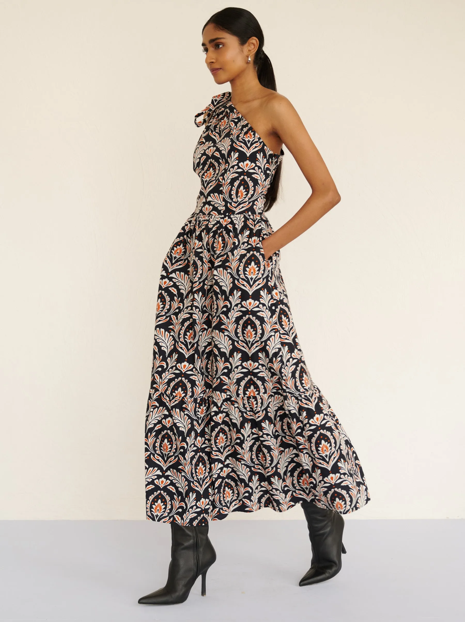 Aliza Dress Akbar Galaxy sold by Banjanan product image thumbnail 5