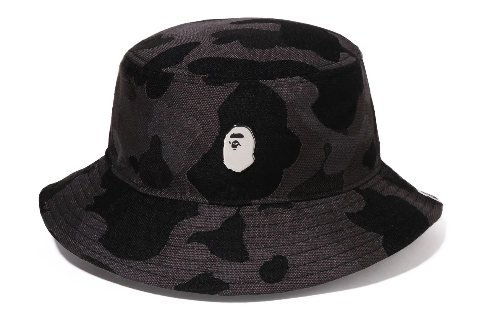 CAMO ONE POINT METAL LOGO PIN BUCKET HAT sold by Bape