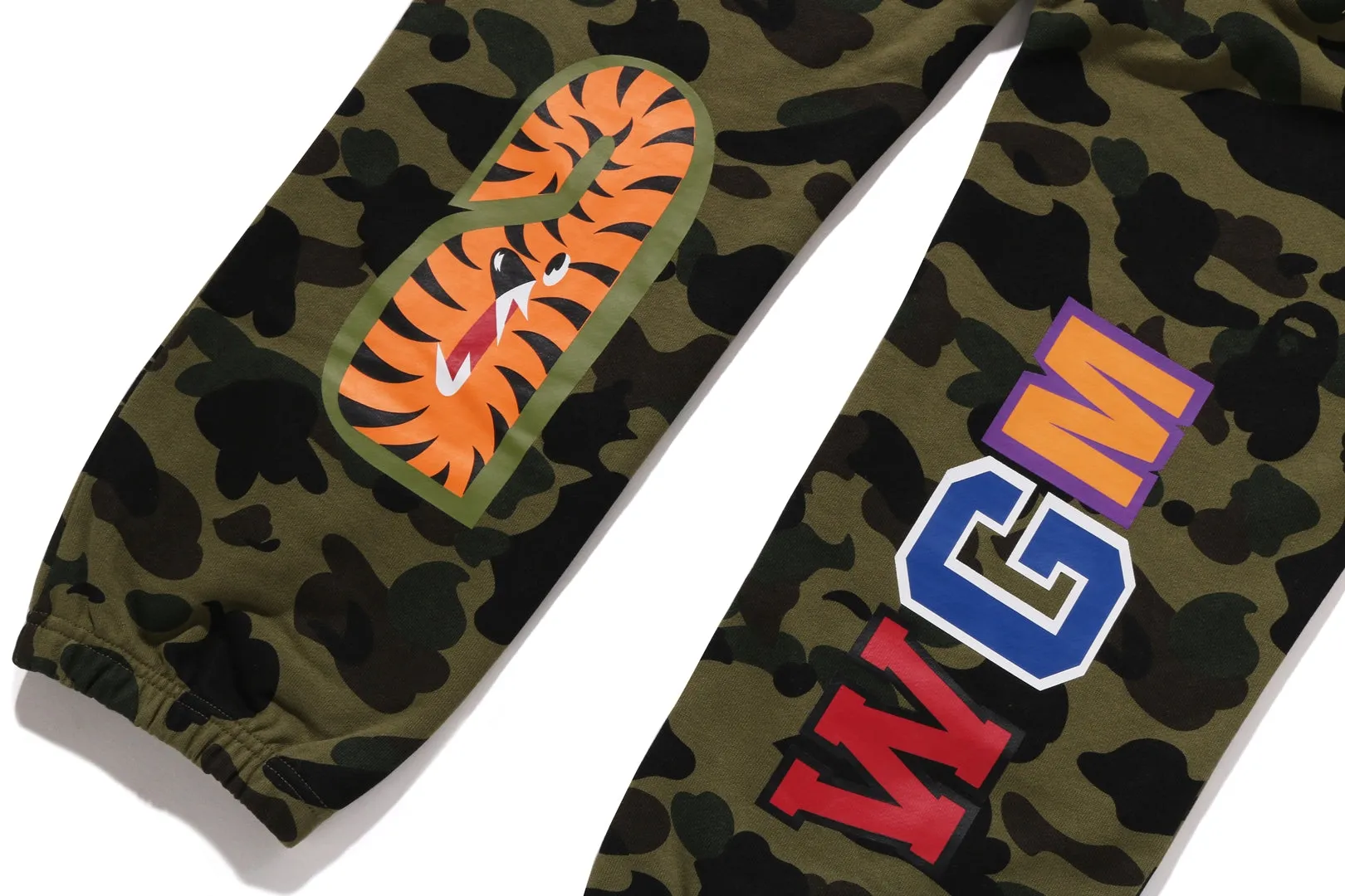 1ST CAMO SHARK SWEATPANTS sold by Bape product image thumbnail 4