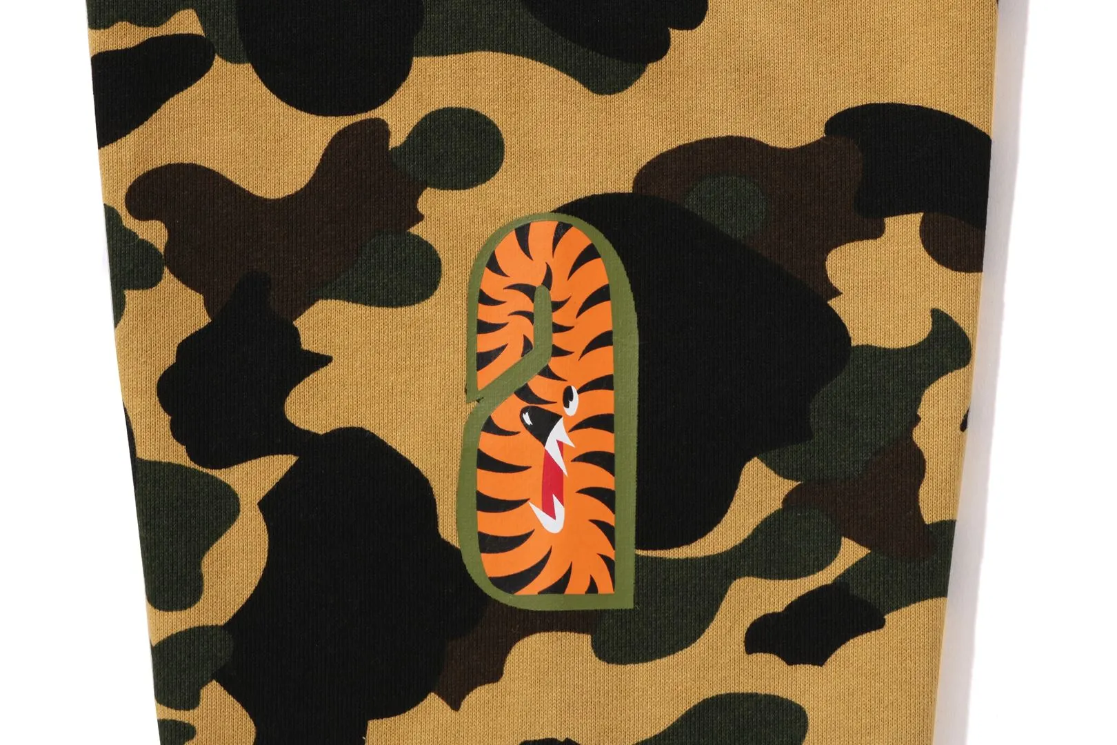 1ST CAMO SHARK CREWNECK sold by Bape product image thumbnail 5