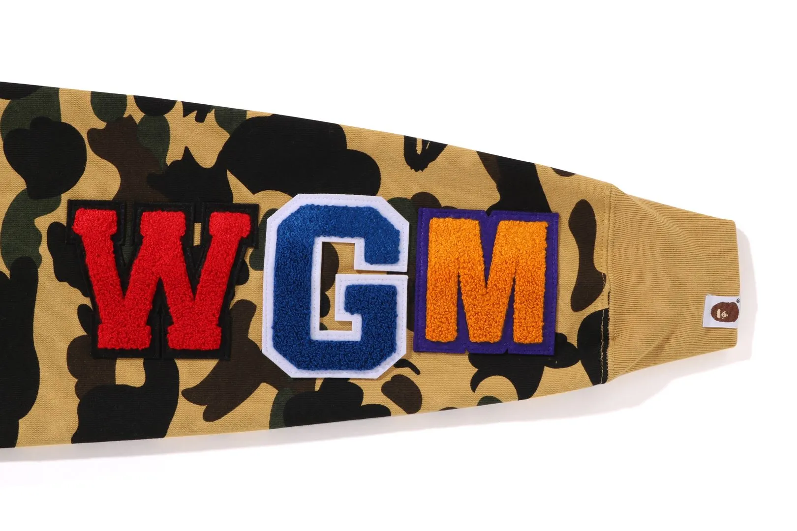 1ST CAMO SHARK CREWNECK sold by Bape product image thumbnail 4