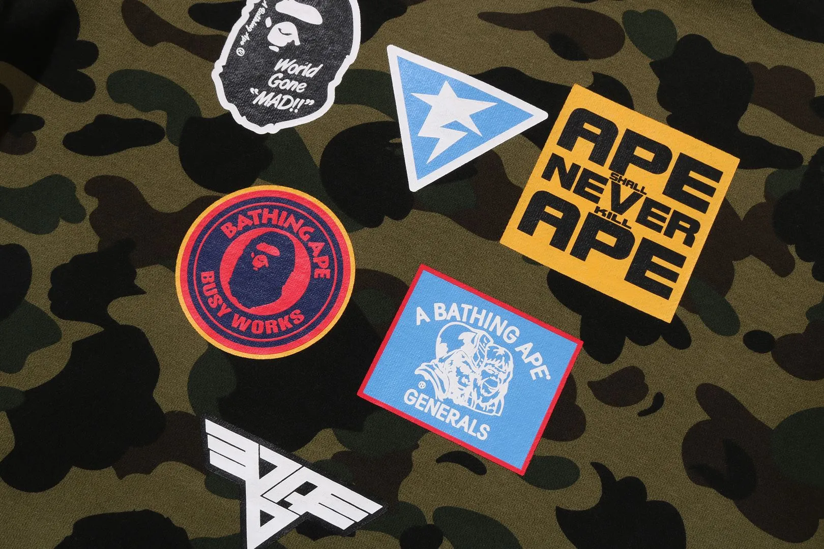 1ST CAMO PATCH PRINT SHARK ZIP HOODIE sold by Bape product image thumbnail 4