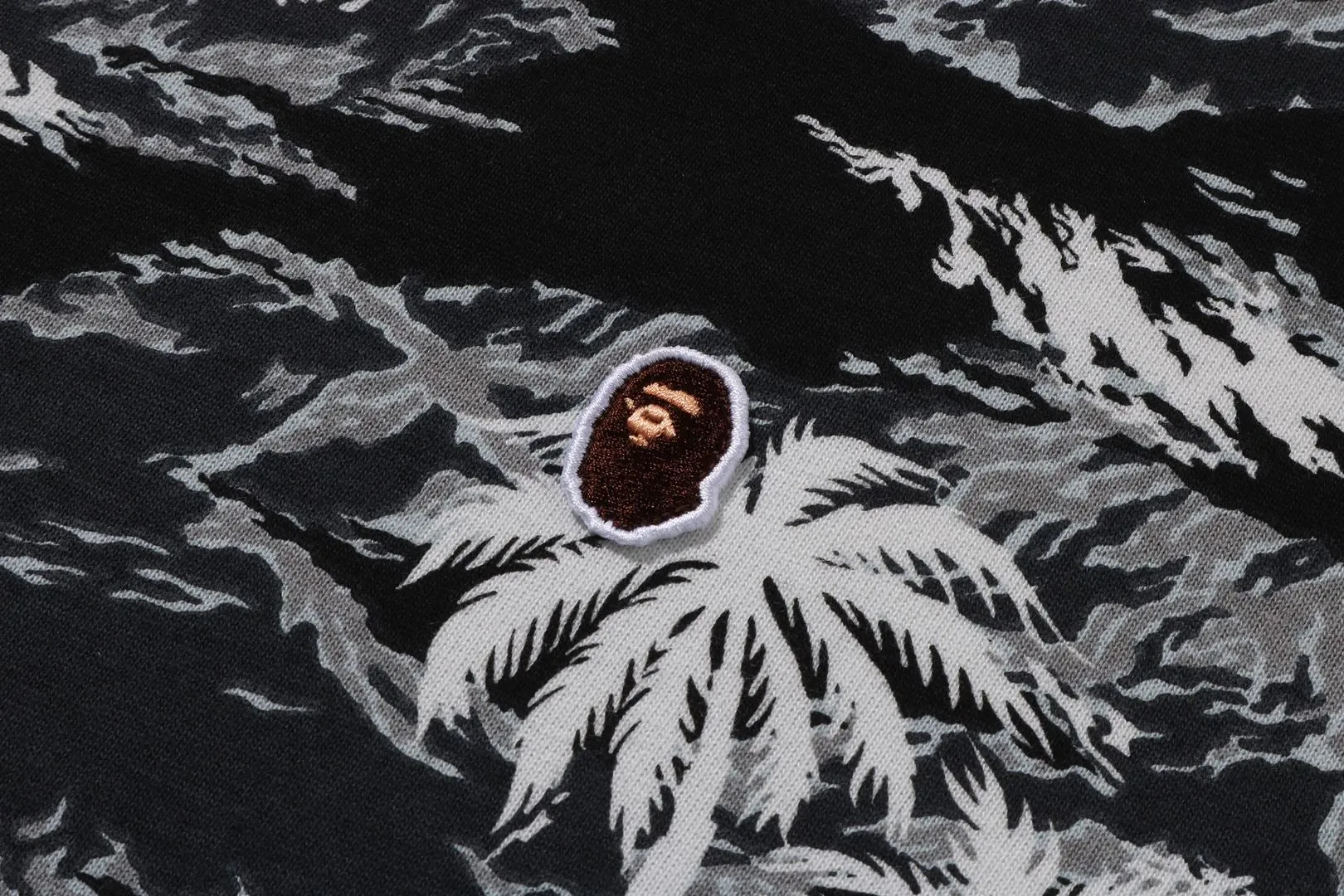 PALM TREE CAMO ONE POINT RELAXED FIT TEE sold by Bape product image thumbnail 3