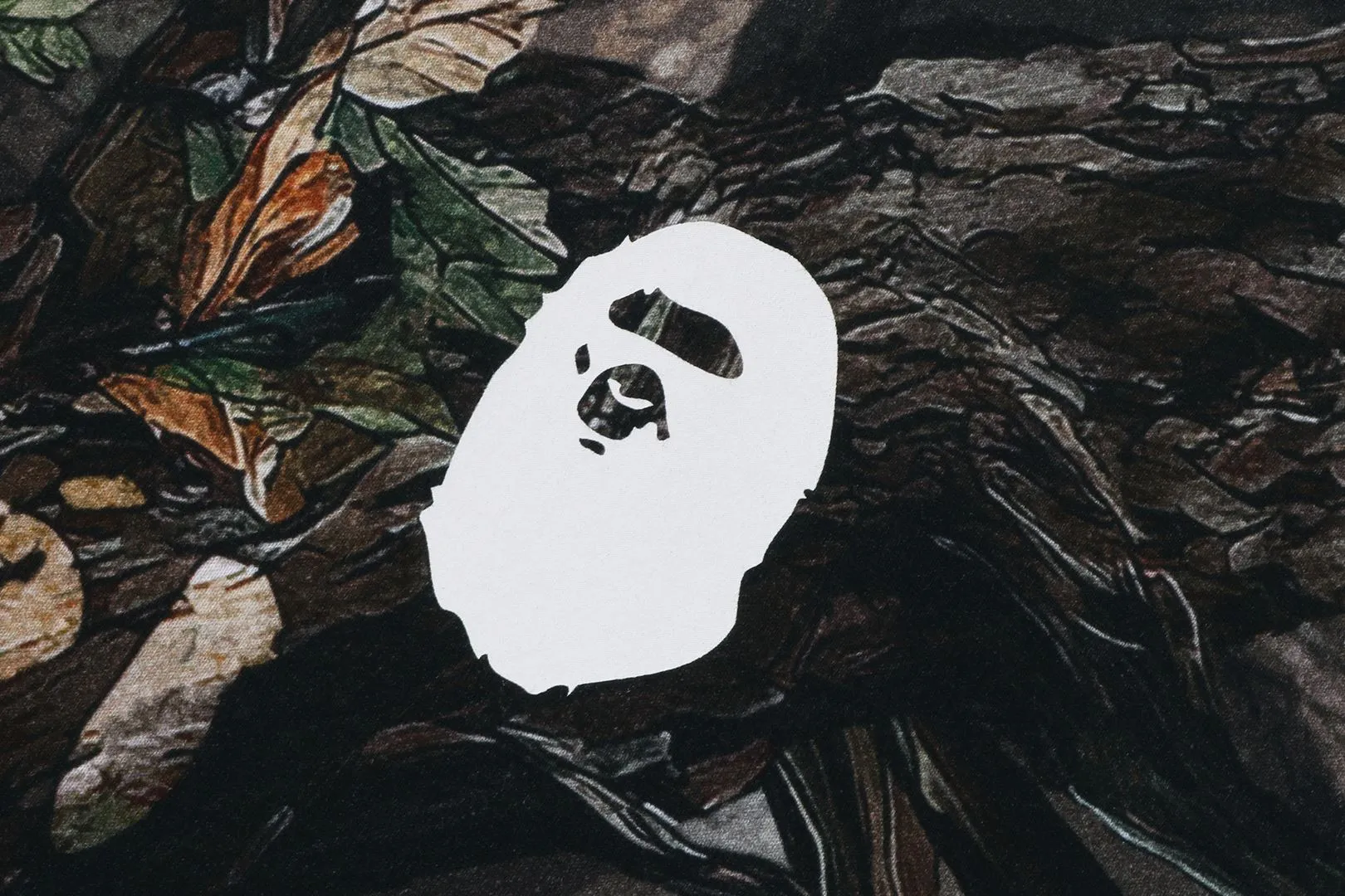 TREE EDGE CAMO RELAXED FIT LS TEE sold by Bape product image thumbnail 3