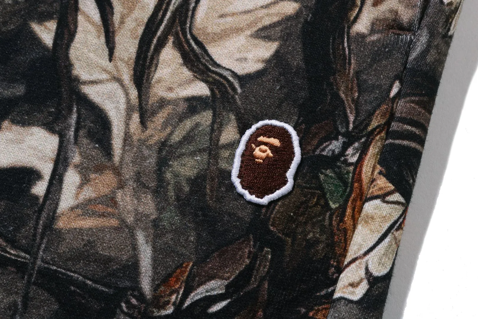 TREE EDGE CAMO RELAXED FIT SWEAT PANTS sold by Bape product image thumbnail 3