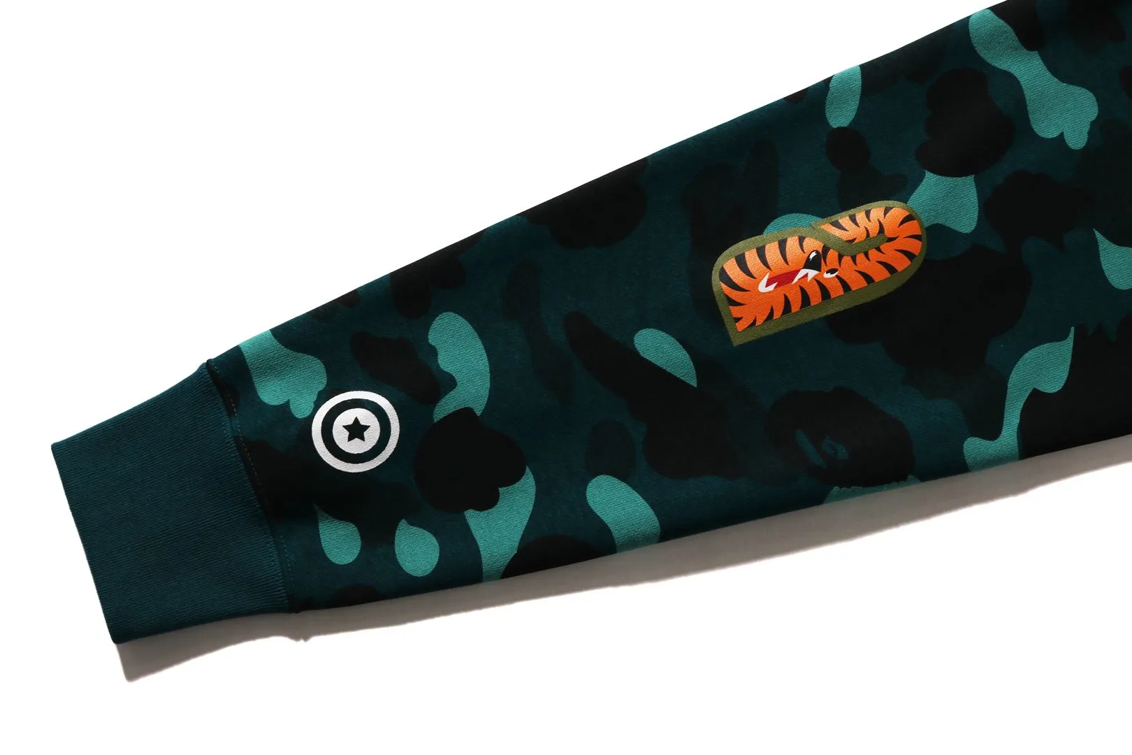 COLOR CAMO SHARK CREWNECK SWEATSHIRT sold by Bape product image thumbnail 4