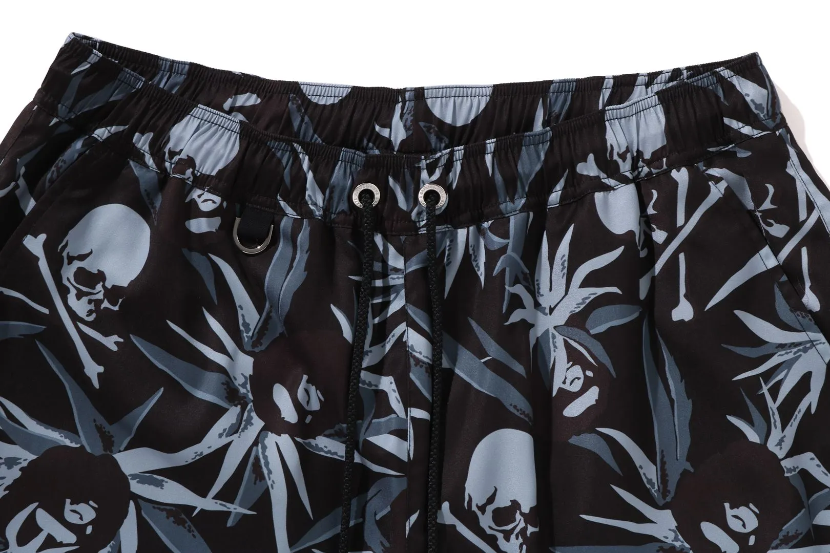【 BAPE X MMJ 】TROPICAL SKULL CAMO RELAXED FIT SHORTS 16TH sold by Bape product image thumbnail 4