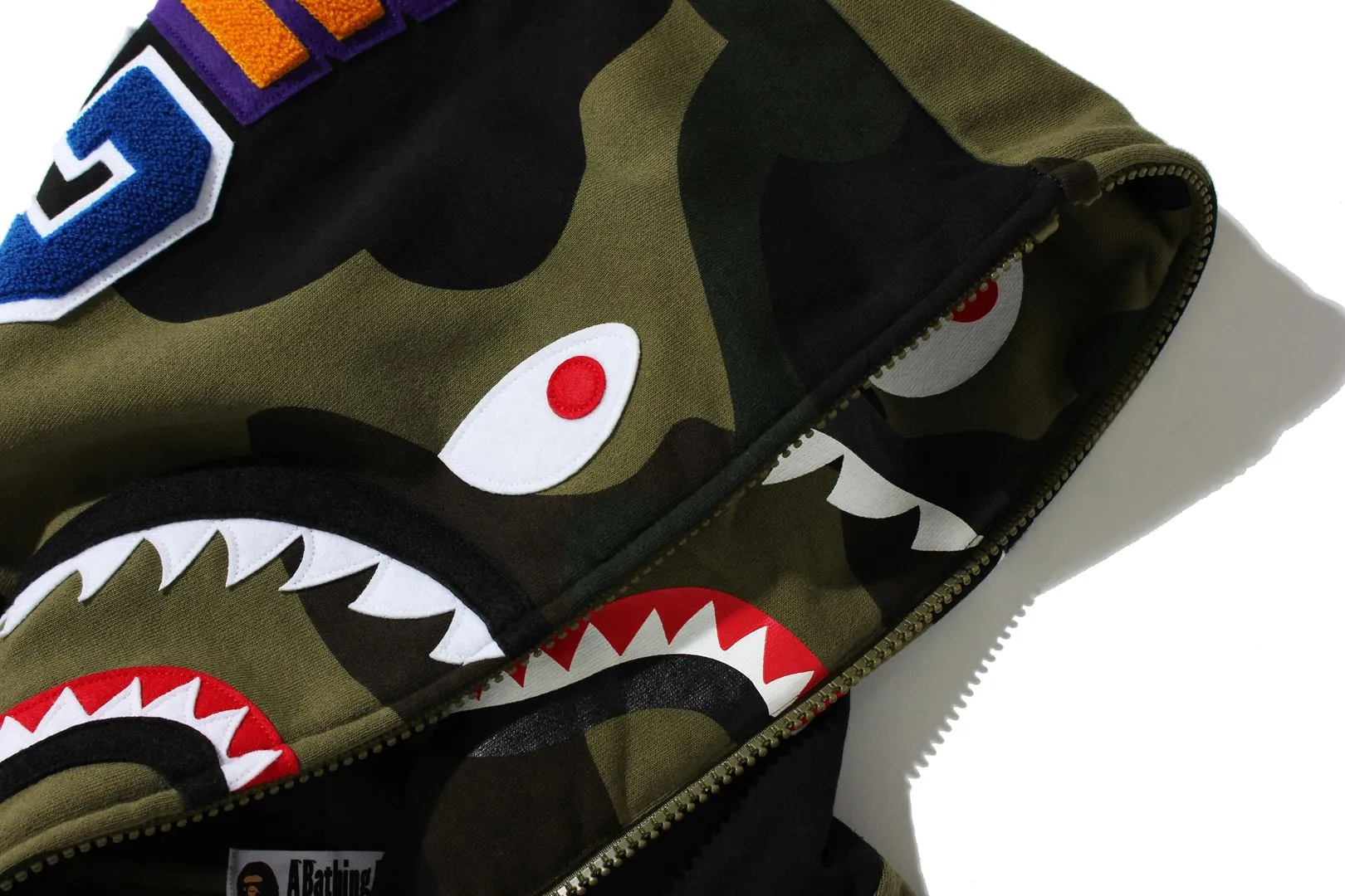 GIANT 1ST CAMO SHARK LOOSE FIT FULL ZIP HOODIE sold by Bape product image thumbnail 4