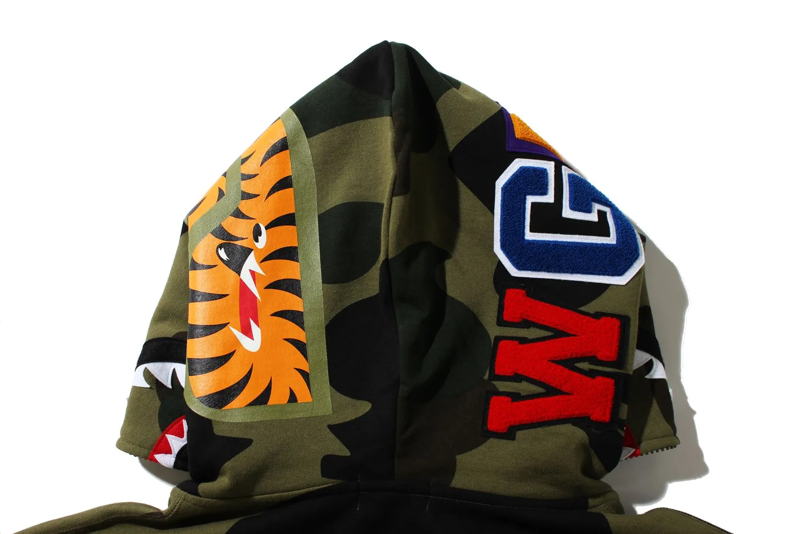 GIANT 1ST CAMO SHARK LOOSE FIT FULL ZIP HOODIE sold by Bape product image thumbnail 3
