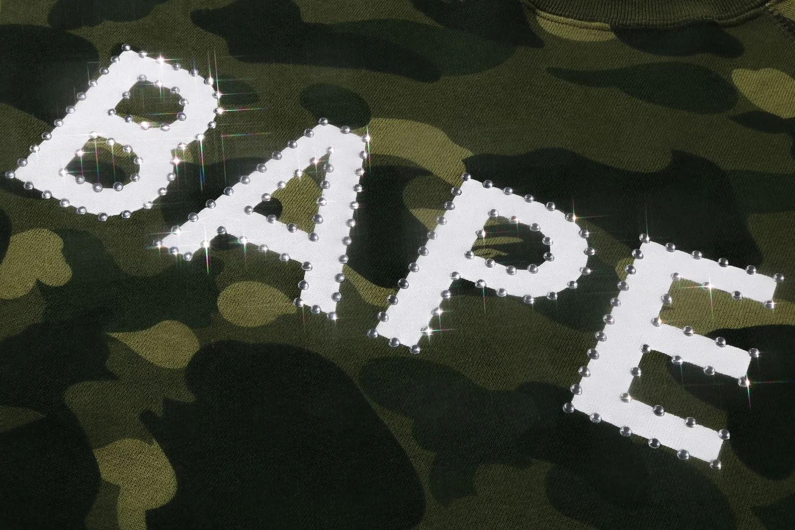 COLOR CAMO CRYSTAL STONE RELAXED FIT CREWNECK sold by Bape product image thumbnail 2