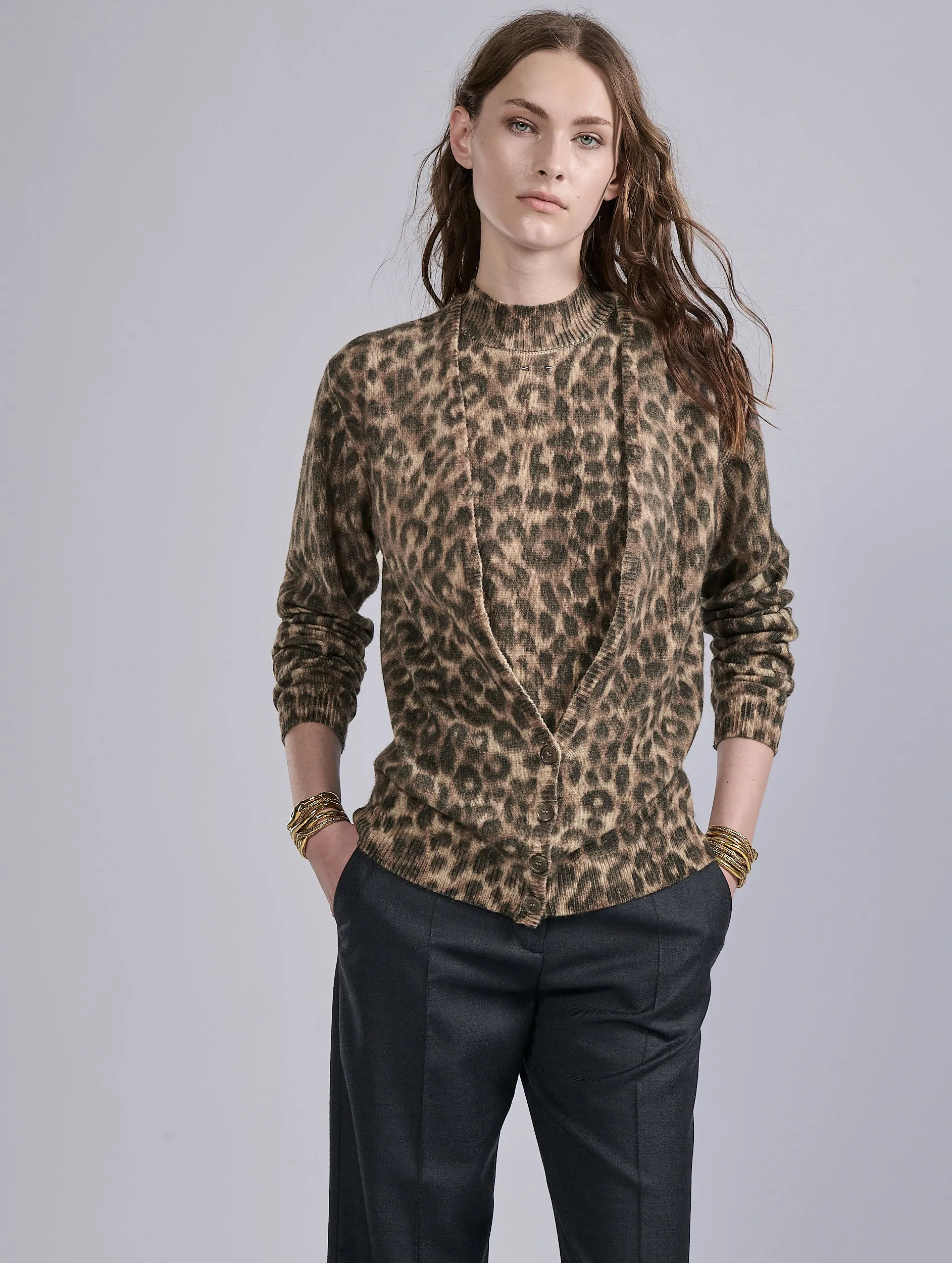 Cardigan en maille imprimé léopard sold by Barbara Bui