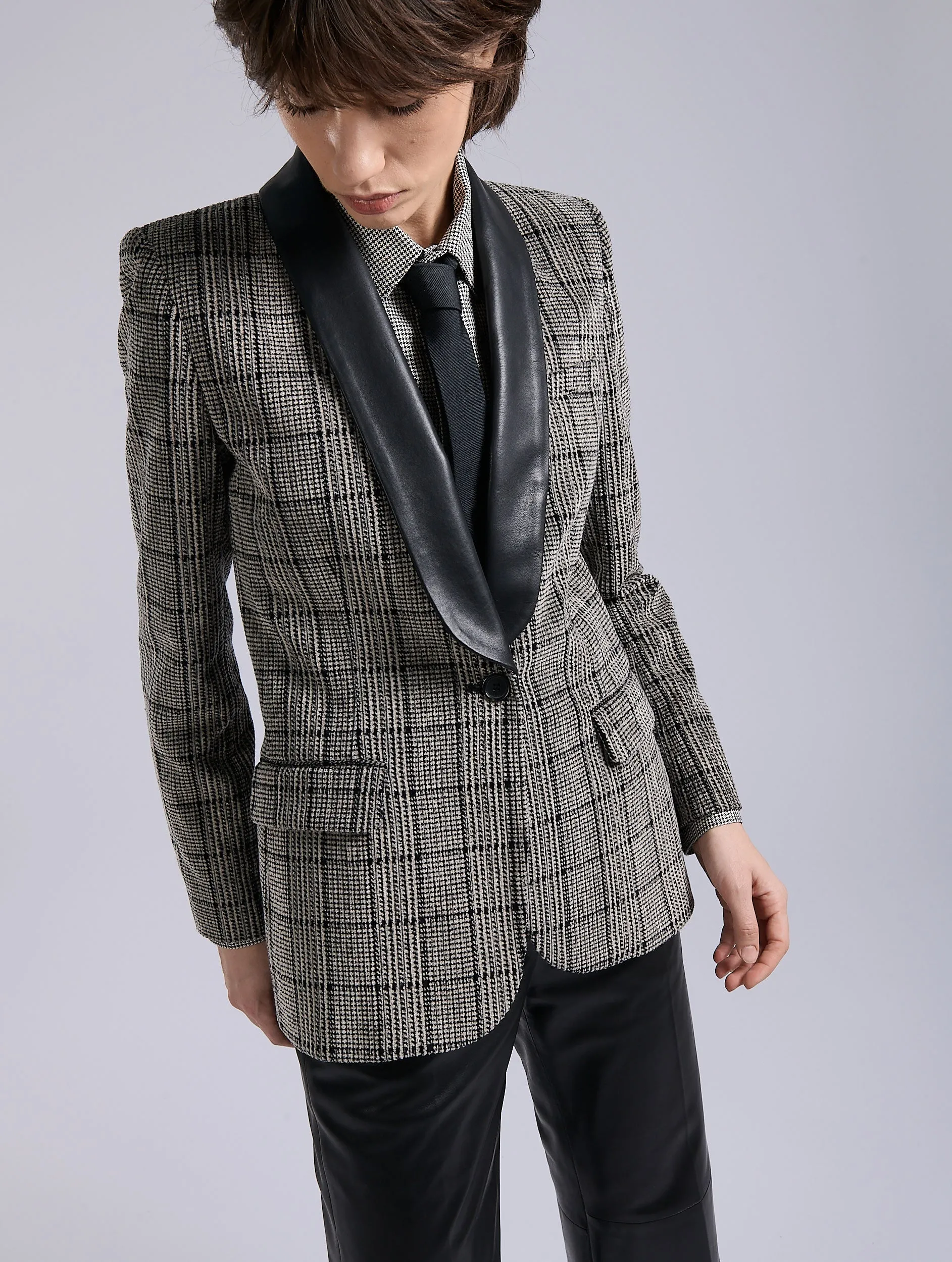 Veste en velours Prince de Galles noir sold by Barbara Bui