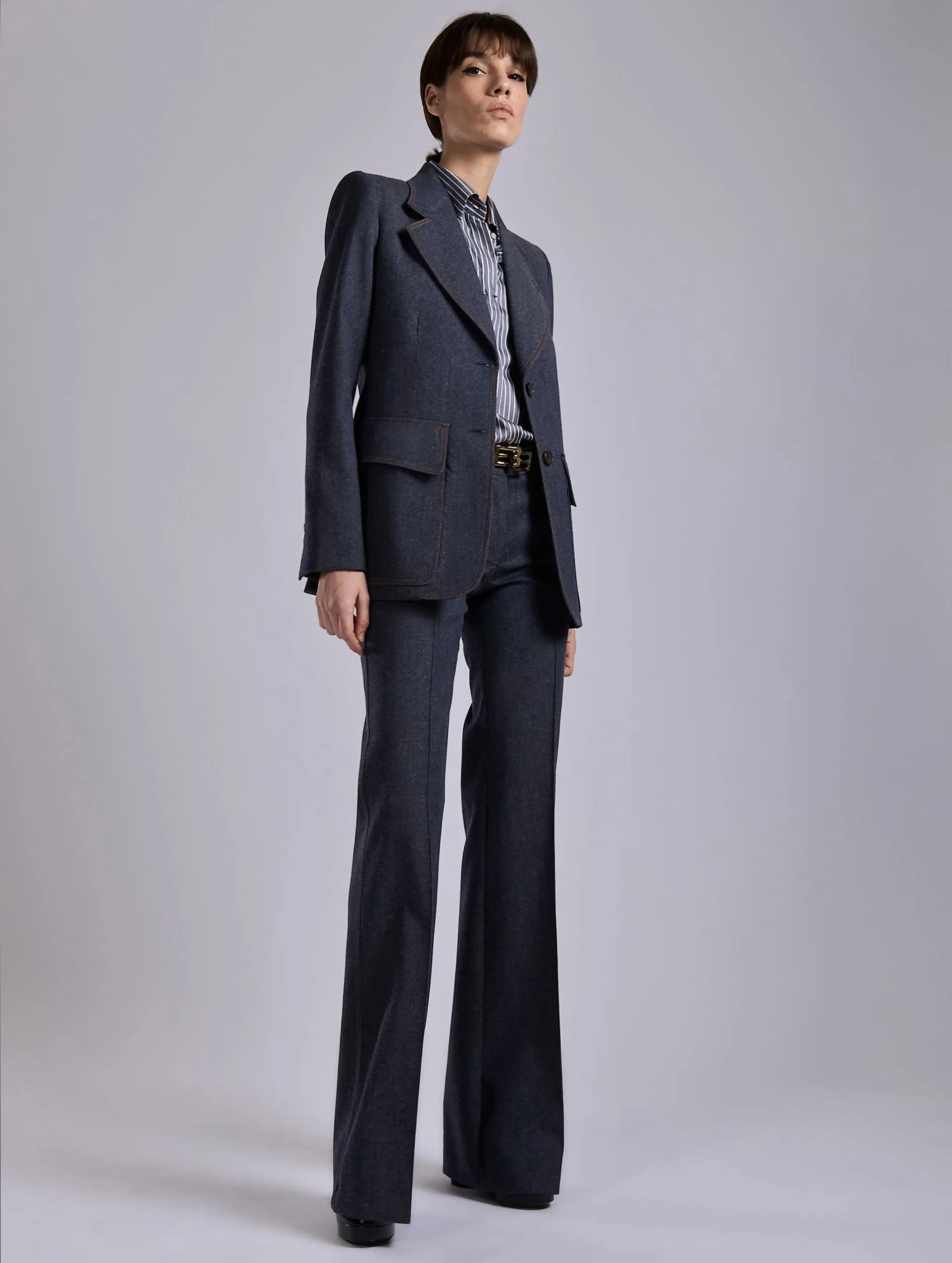 Veste cintrée en denim de laine bleu sold by Barbara Bui