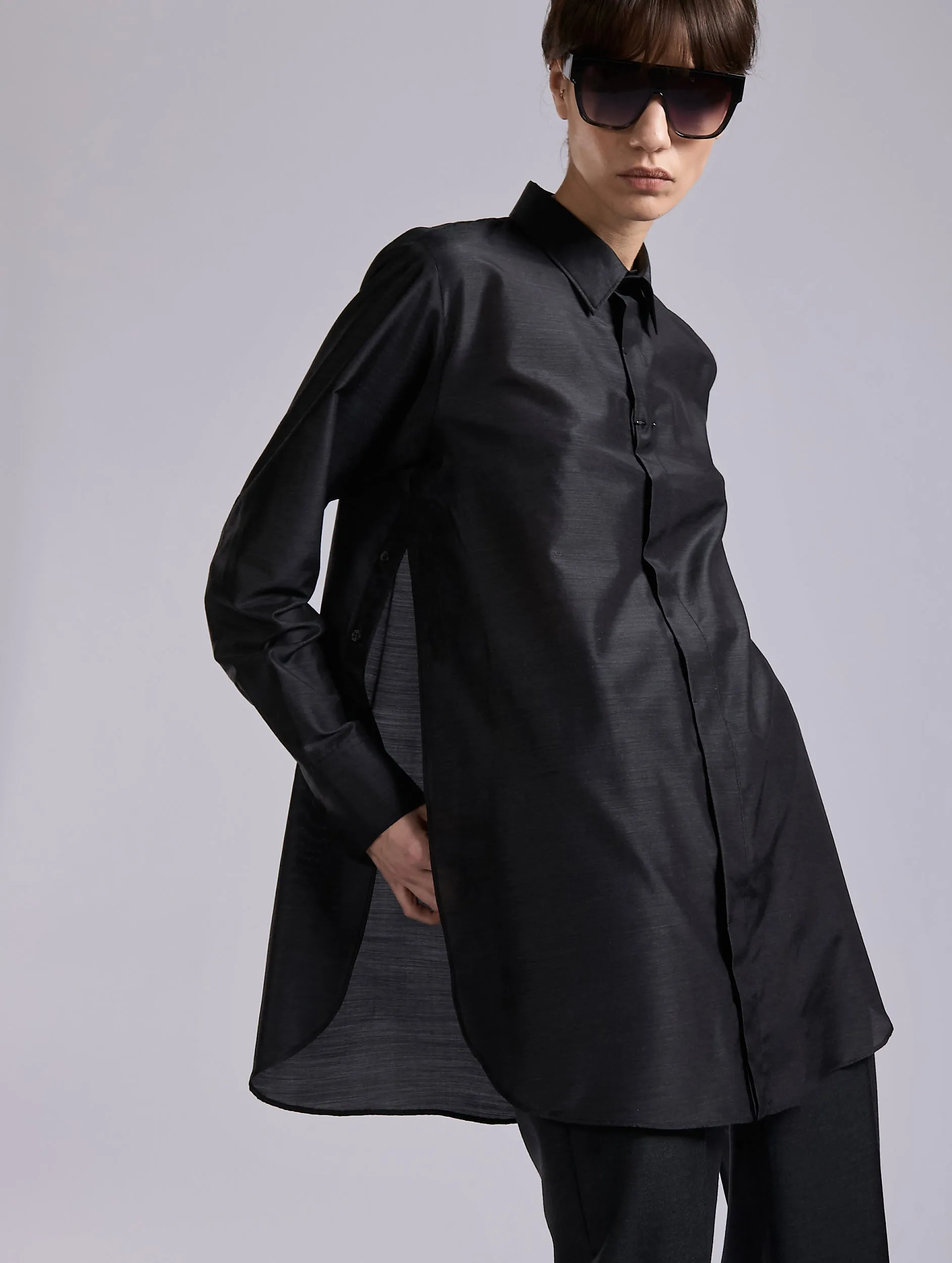 Chemise ample en laine et soie extrafine grise sold by Barbara Bui
