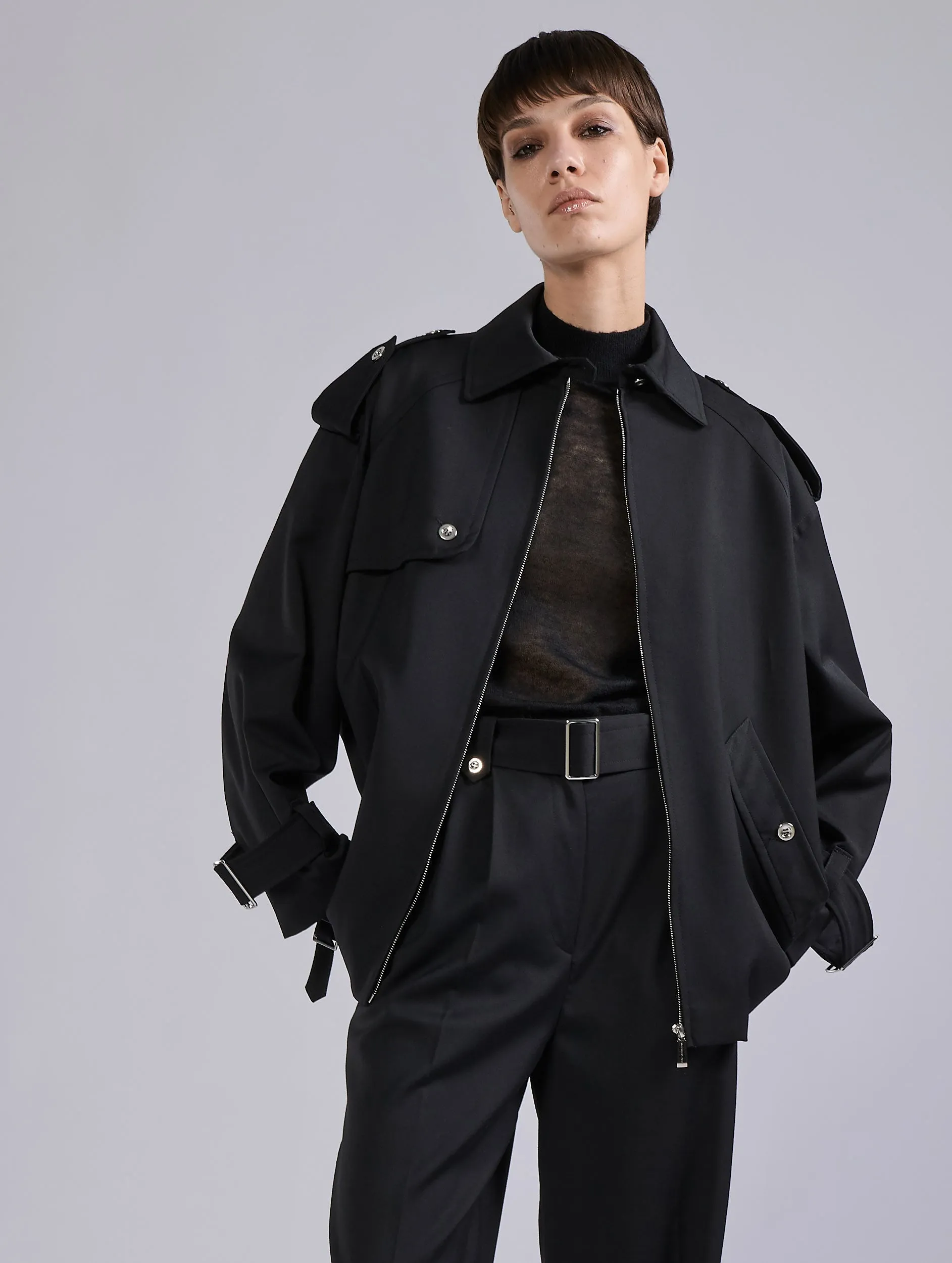 Blouson oversized en gabardine de laine noir sold by Barbara Bui