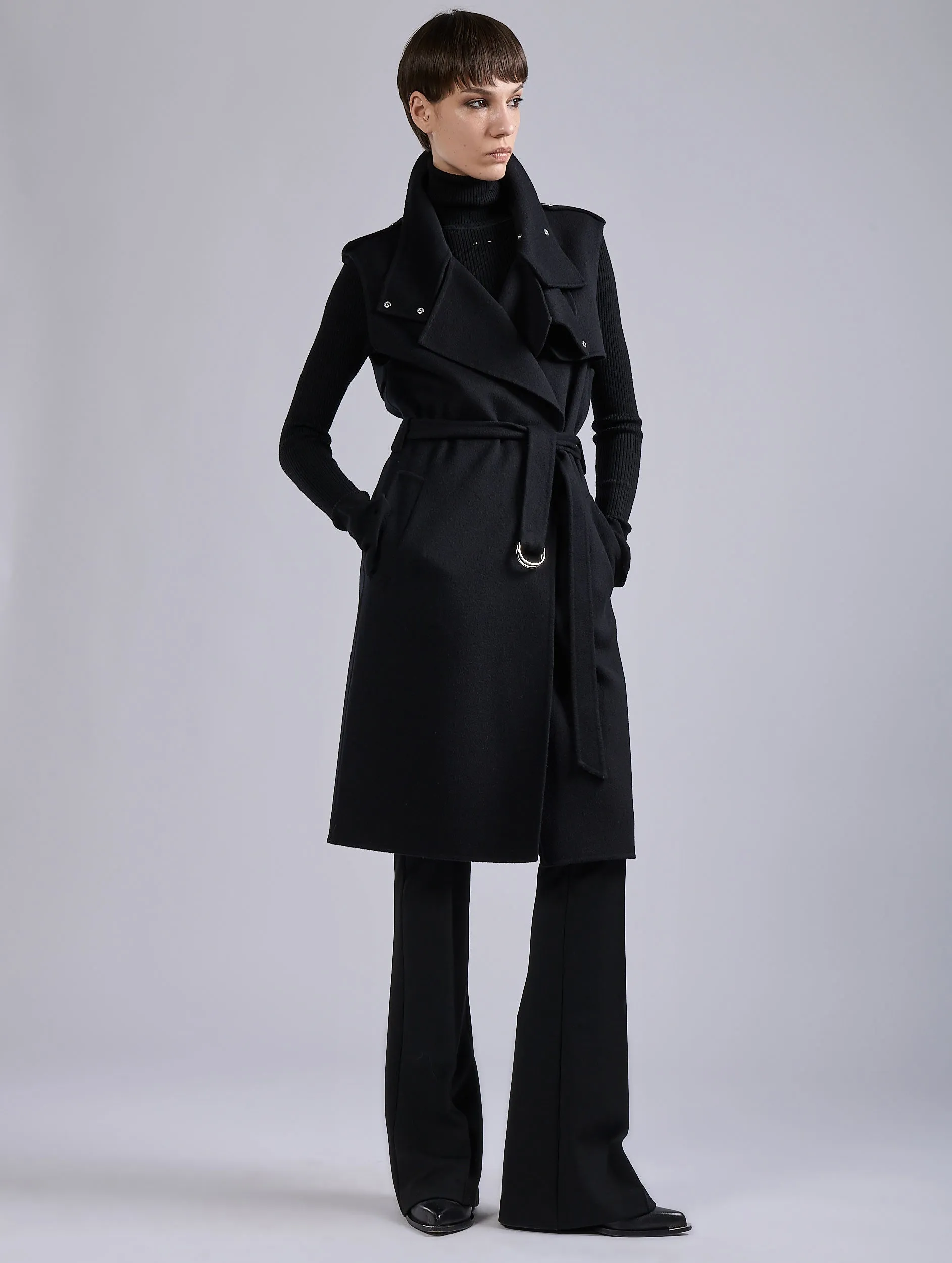 Trench sans manches en double face noir sold by Barbara Bui