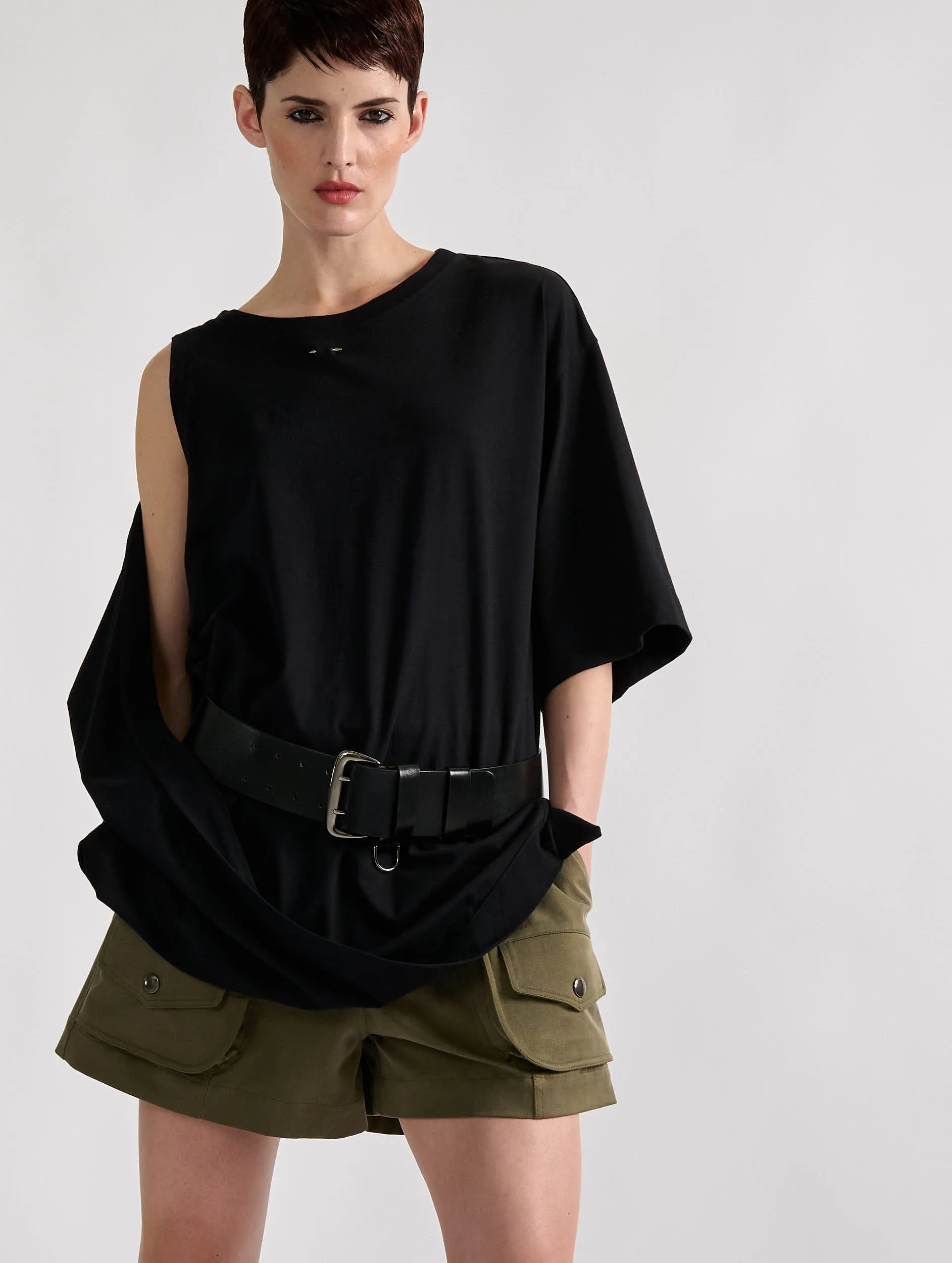 Tee-shirt drapé oversized en jersey de coton noir sold by Barbara Bui