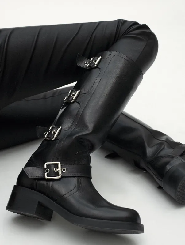 Bottes biker multiboucles en cuir noir sold by Barbara Bui