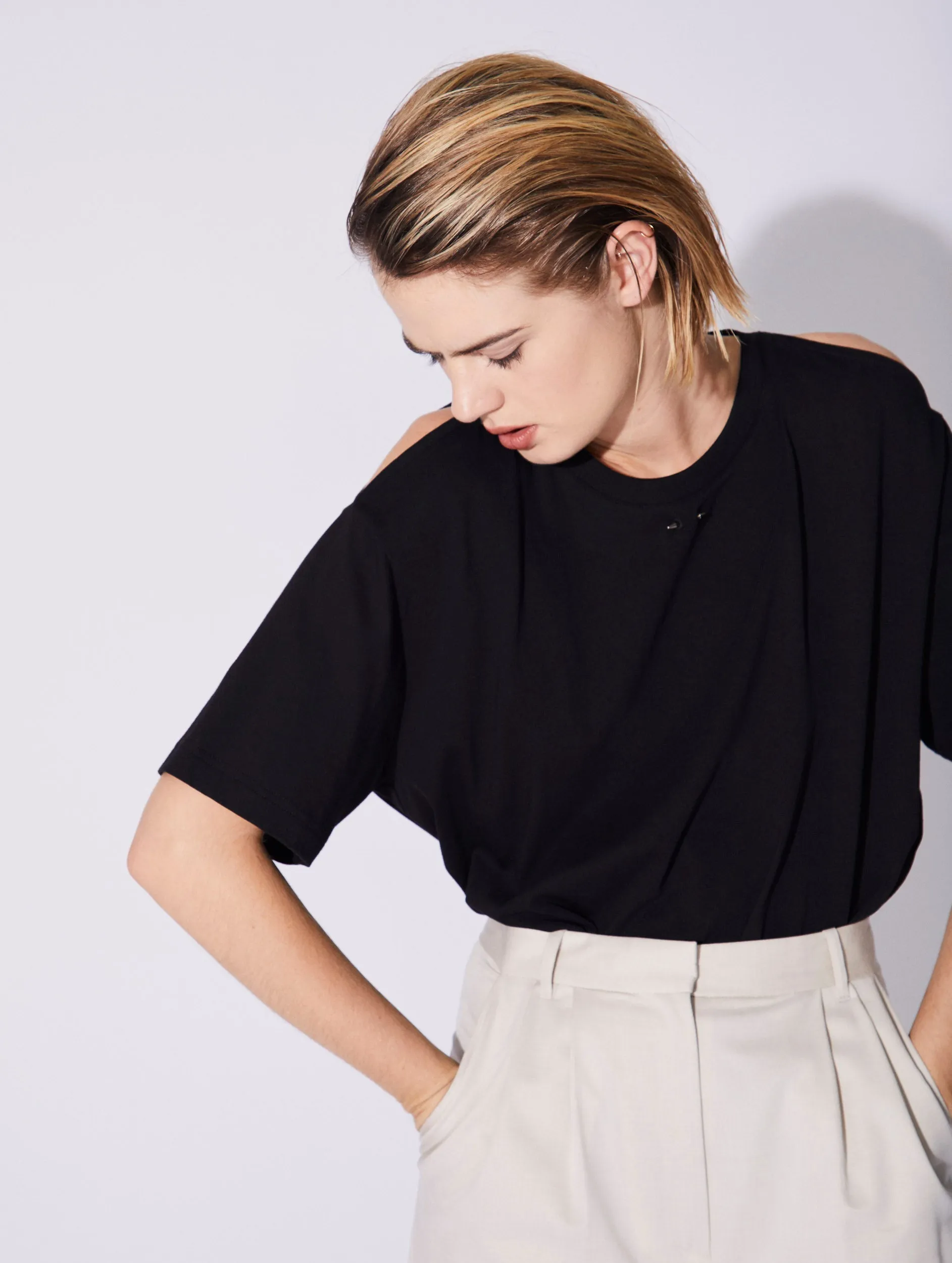 Tee-shirt à découpes en jersey de coton noir sold by Barbara Bui