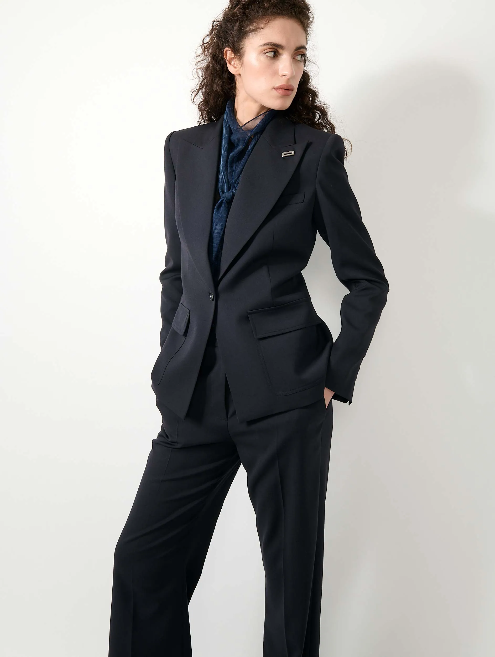 Veste cintrée en gabardine de laine navy sold by Barbara Bui