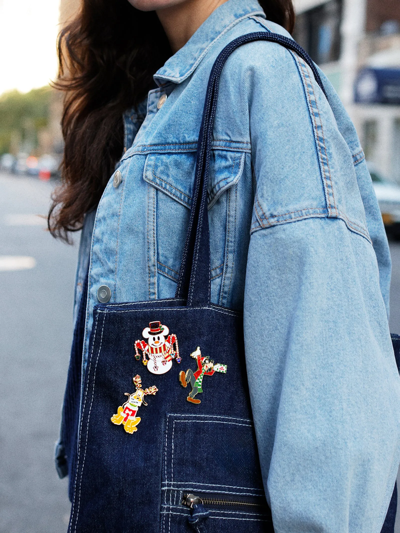Disney Goofy Letter to Santa Pin - Goofy sold by BaubleBar product image thumbnail 2