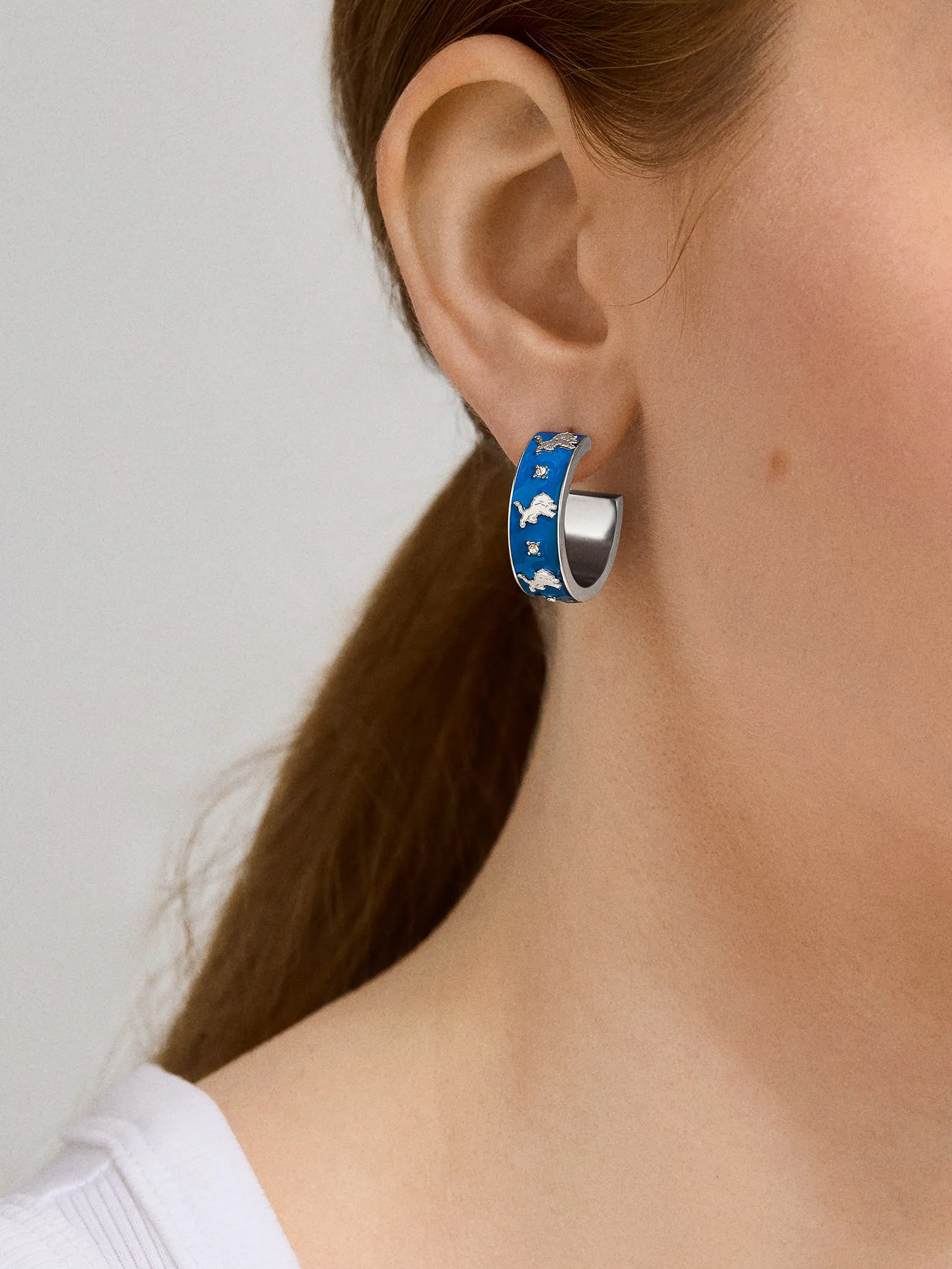 WEAR By Erin Andrews X BaubleBar Enamel Hoop Earrings - Detroit Lions sold by BaubleBar product image thumbnail 2