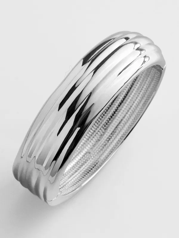 Odessa Hinge Bangle Bracelet - Silver made by BaubleBar